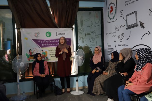 اتحاد لجان المرأة الفلسطينية يبدأ تنفيذ سلسلة من لقاءات الإسعاف النفسي الأولي