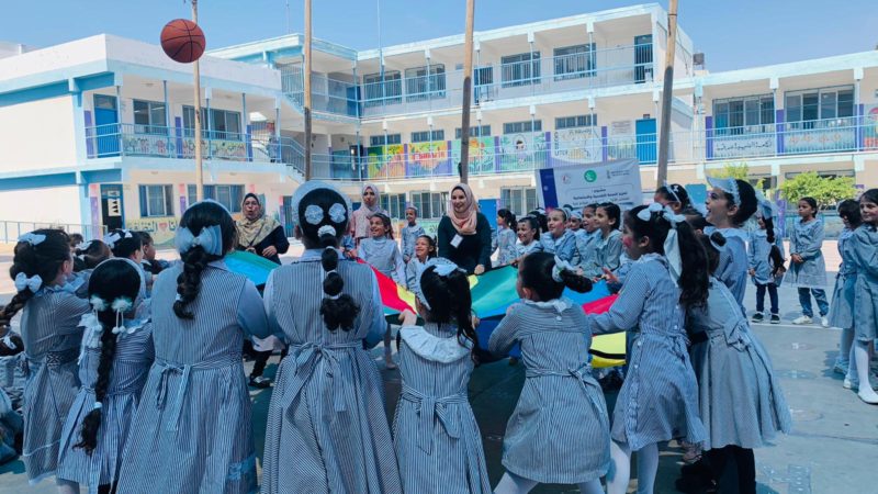 اتحاد لجان المرأة الفلسطينية ينفذ مبادرة بصمة فرح لتخفيف الضغوط النفسية على الأطفال بعد العدوان الإسرائيلي